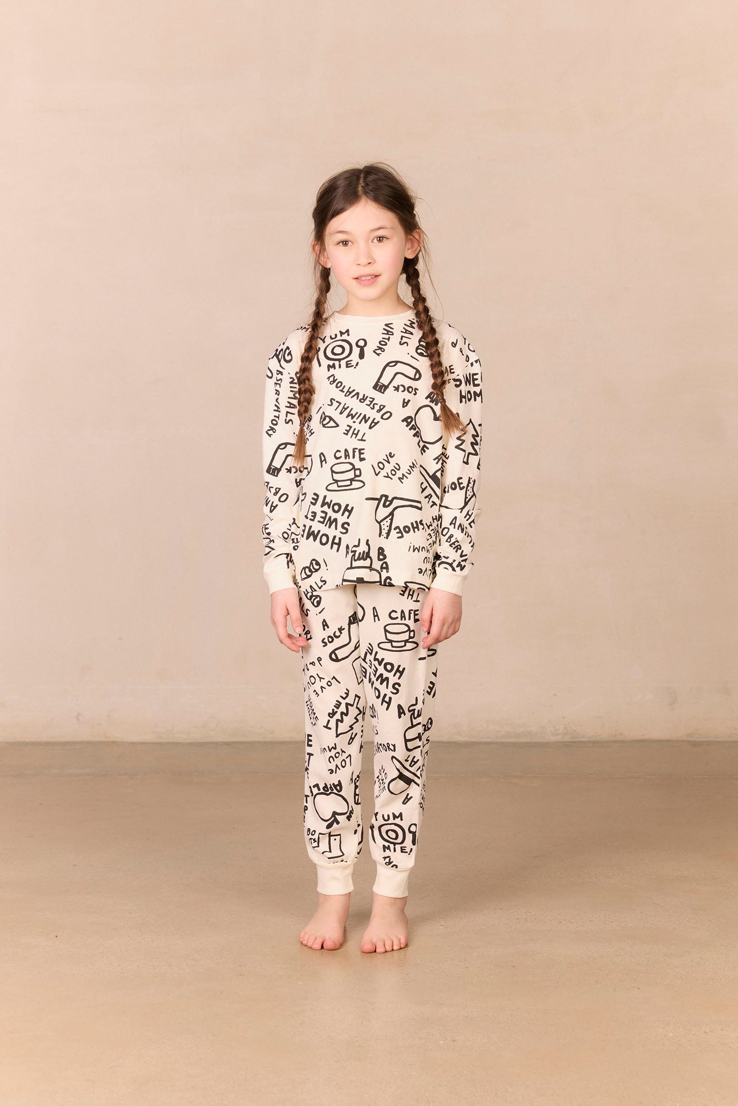 White llama pyjama MODEL FRONT